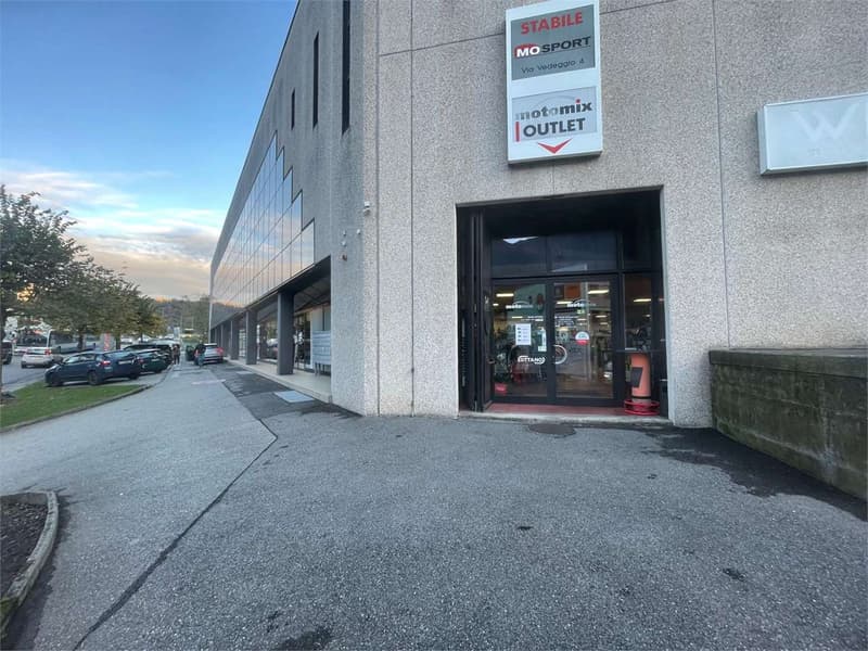 Affittasi Ufficio / piccolo deposito a Manno (9)