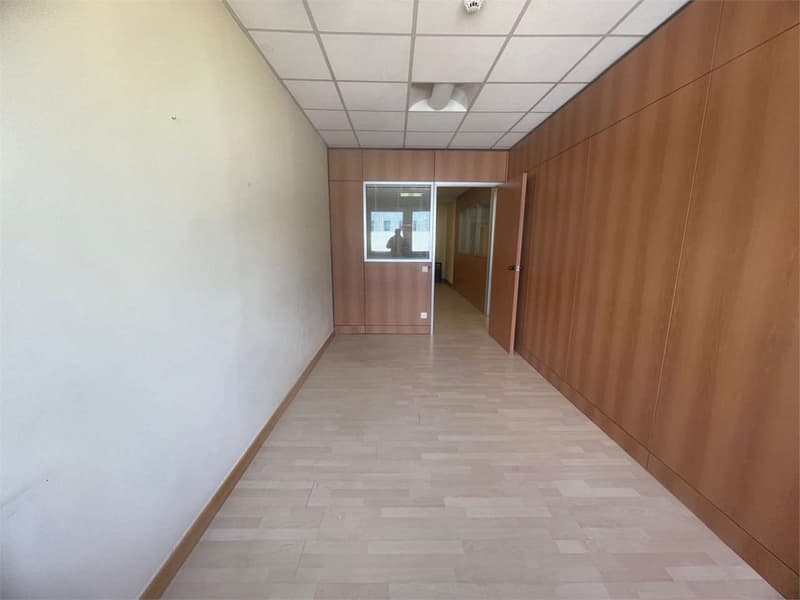 Affittasi spazio ufficio / commerciale - Manno (3)
