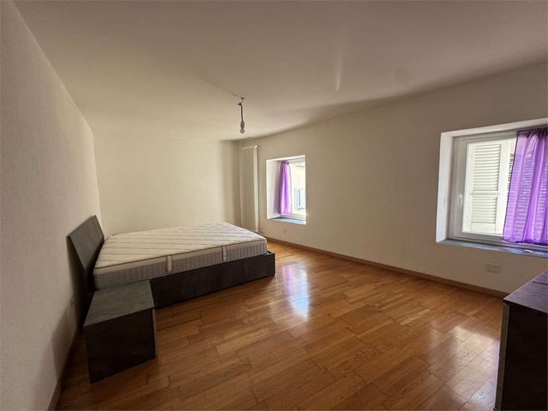 Casa a schiera immersa nel verde con vista aperta a San Vittore (9)