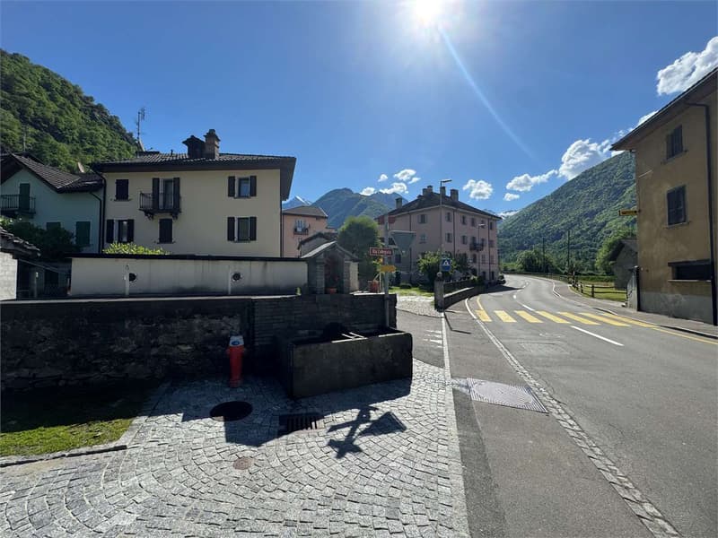 Casa a schiera immersa nel verde con vista aperta a San Vittore (11)