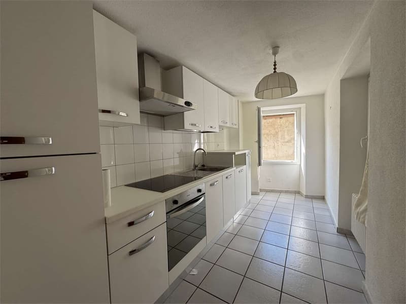 Casa a schiera immersa nel verde con vista aperta a San Vittore (7)