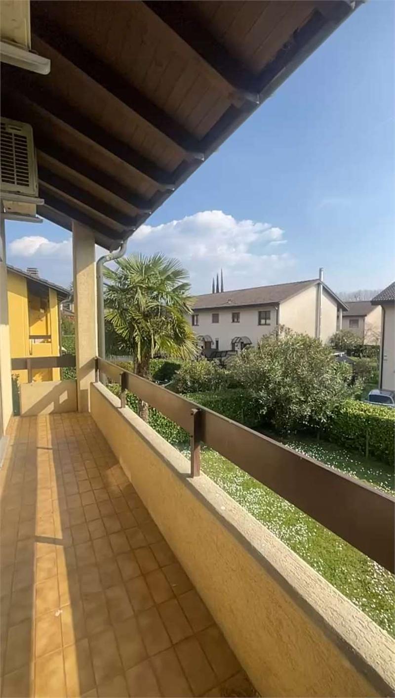 Morbio Inferiore - Villa di testa con giardino, luminosità e privacy (11)