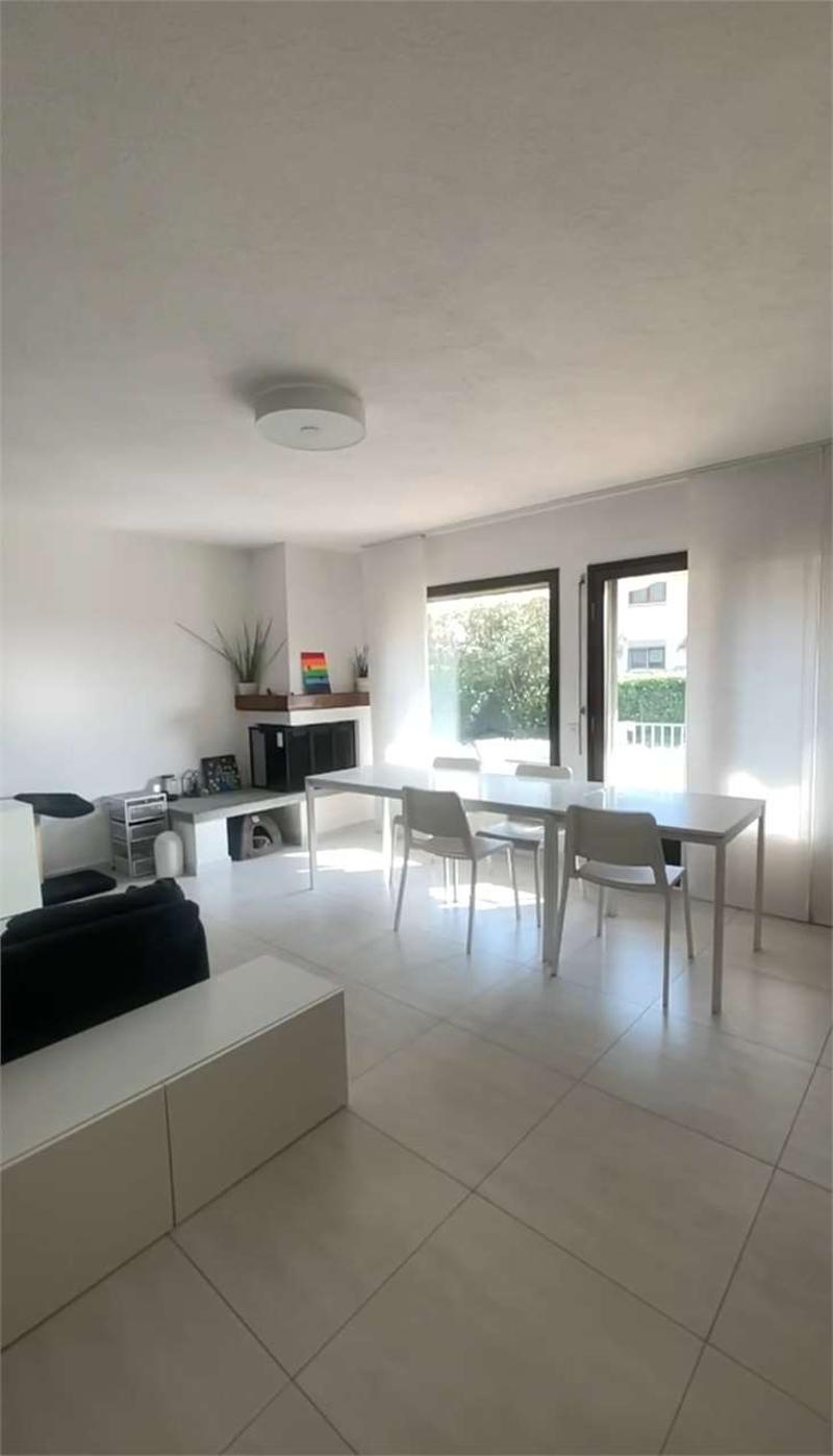 Morbio Inferiore - Villa di testa con giardino, luminosità e privacy (4)