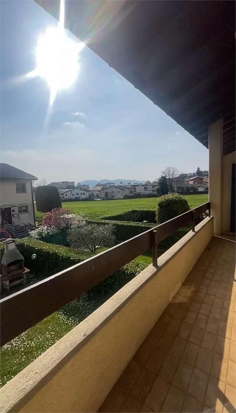 Morbio Inferiore - Villa di testa con giardino, luminosità e privacy (12)