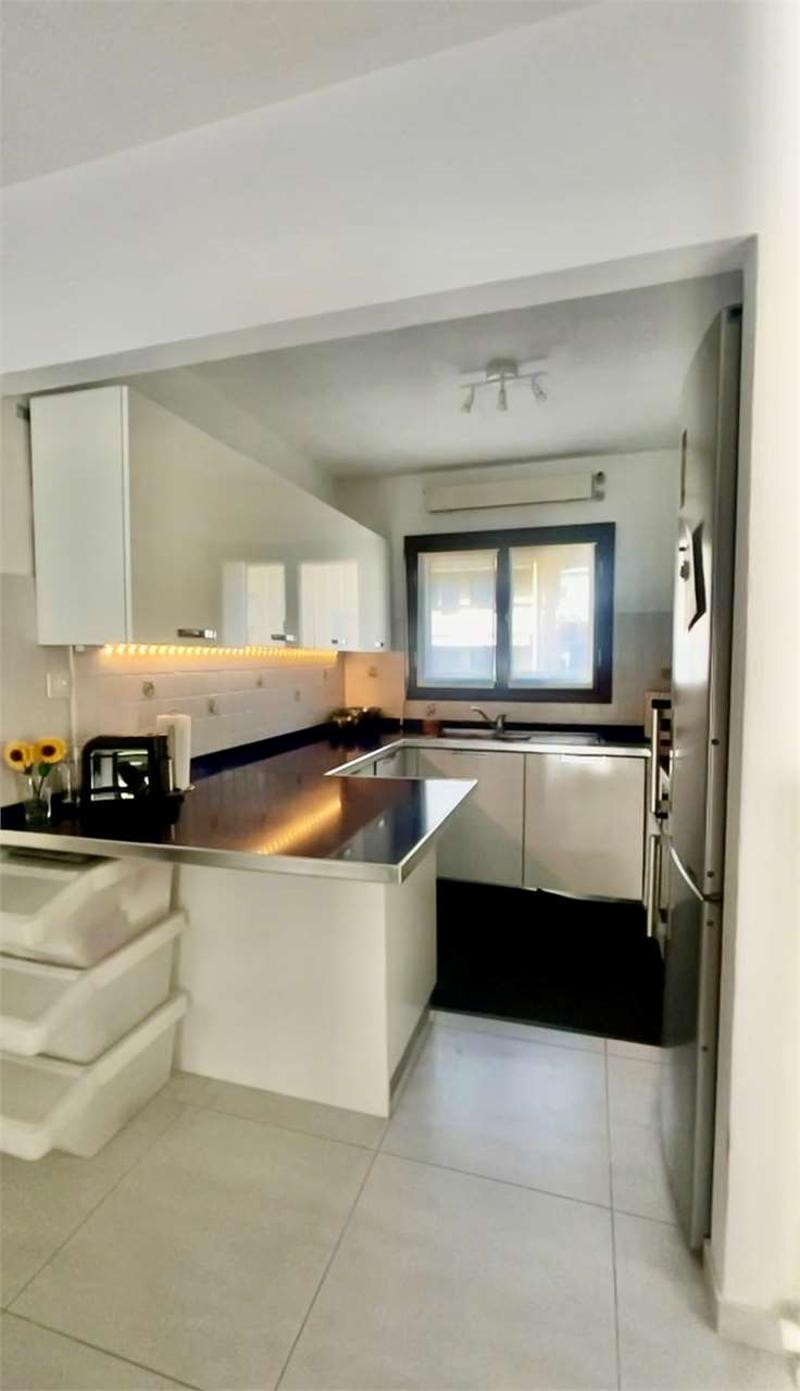 Morbio Inferiore - Villa di testa con giardino, luminosità e privacy (6)