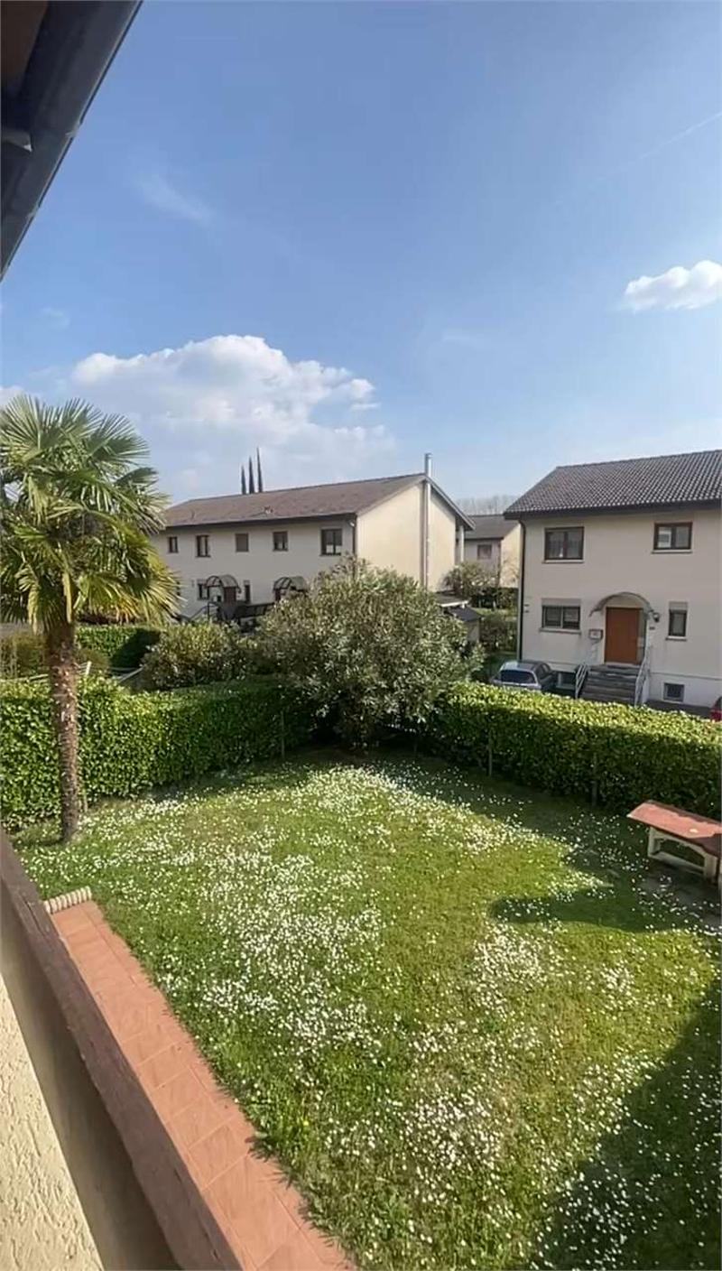 Morbio Inferiore - Villa di testa con giardino, luminosità e privacy (2)