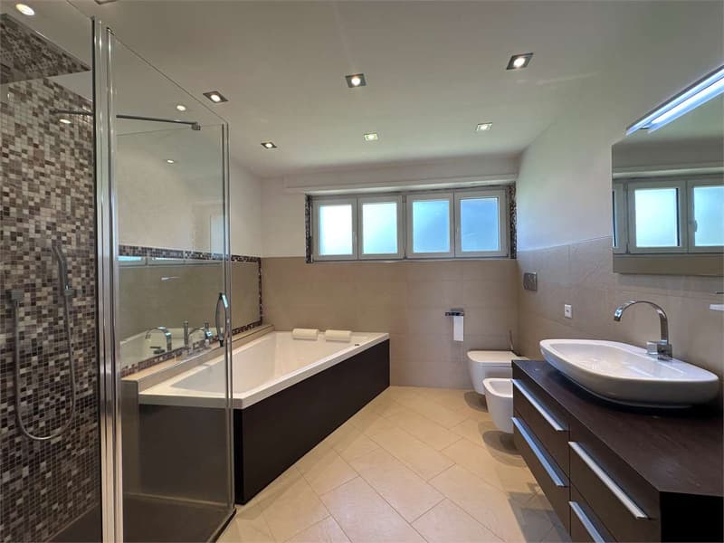 Splendida Villa Unifamiliare con piscina a Morbio Inferiore, in esclus (9)