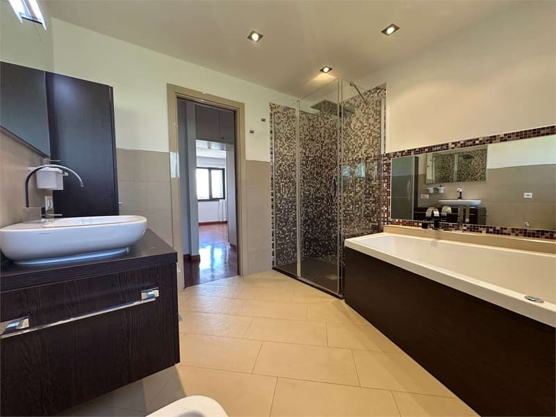 Splendida Villa Unifamiliare con piscina a Morbio Inferiore, in esclus (10)