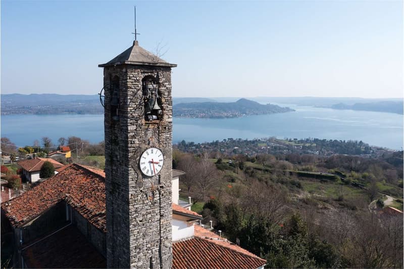 VILLA/CASALE RISTRUTTURATO CON GIARDINO PRIVATO IN LESA (3)