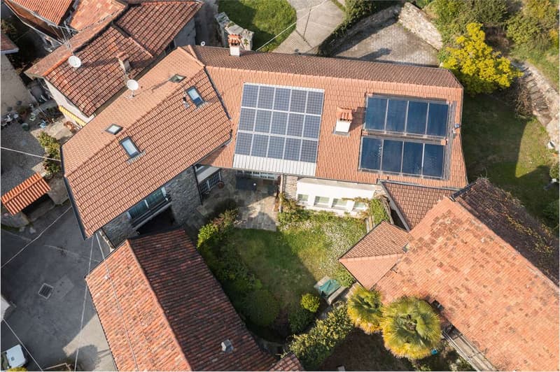 VILLA/CASALE RISTRUTTURATO CON GIARDINO PRIVATO IN LESA (13)