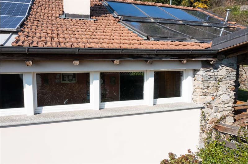 VILLA/CASALE RISTRUTTURATO CON GIARDINO PRIVATO IN LESA (9)