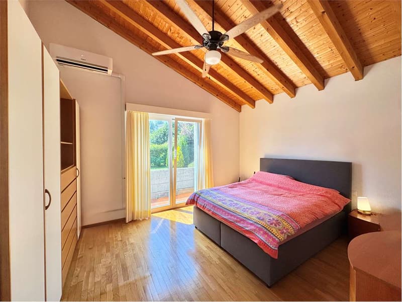 Prestigiosa villa indipendente in vendita immersa nel verde di Gentili (13)
