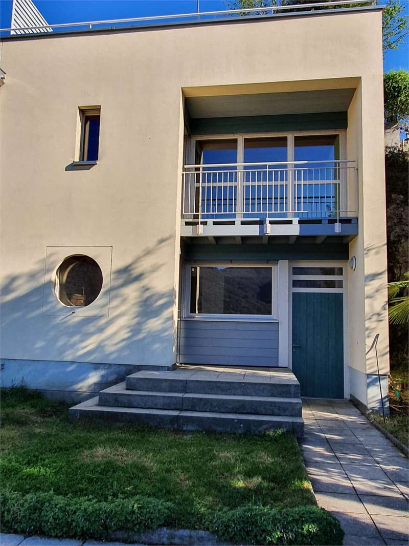 Splendida Casa a schiera di 3 livelli con giardino a Monteggio - Ponte (1)