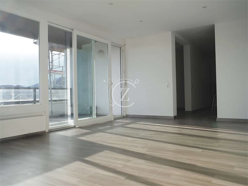 Elegante attico di 3.5 locali con vista panoramica e piscina condomini (7)
