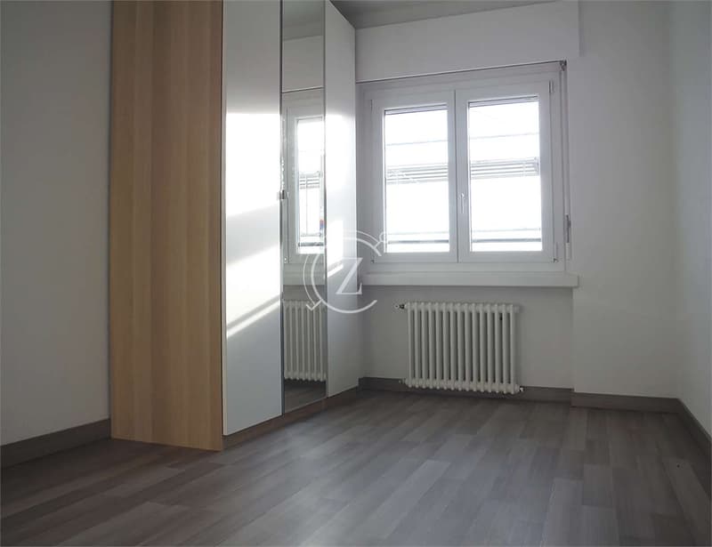 Elegante attico di 3.5 locali con vista panoramica e piscina condomini (9)