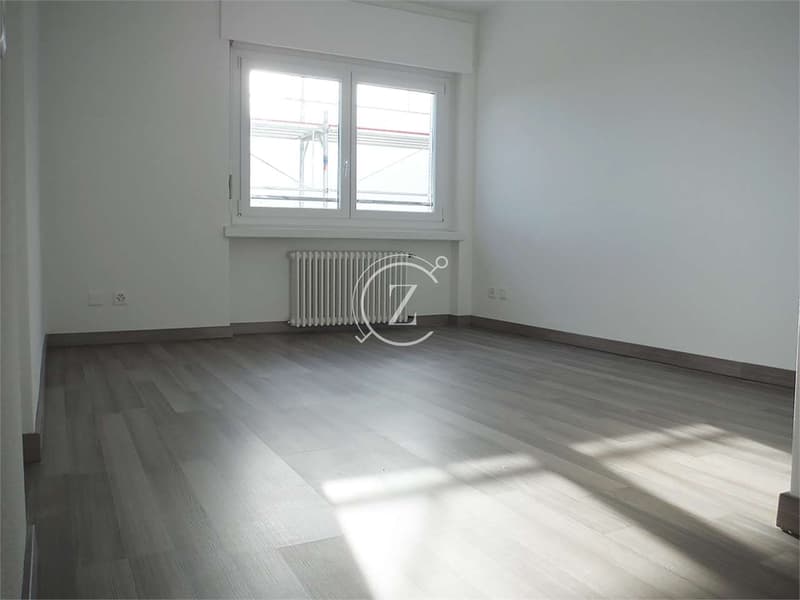 Elegante attico di 3.5 locali con vista panoramica e piscina condomini (10)