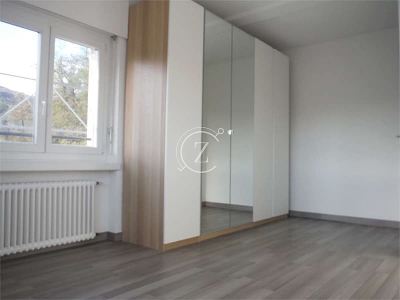 Elegante attico di 3.5 locali con vista panoramica e piscina condomini (11)