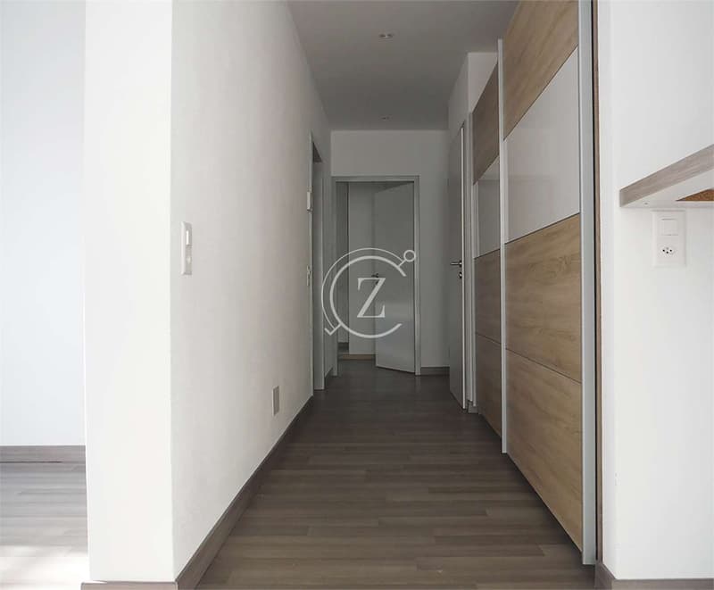 Elegante attico di 3.5 locali con vista panoramica e piscina condomini (4)