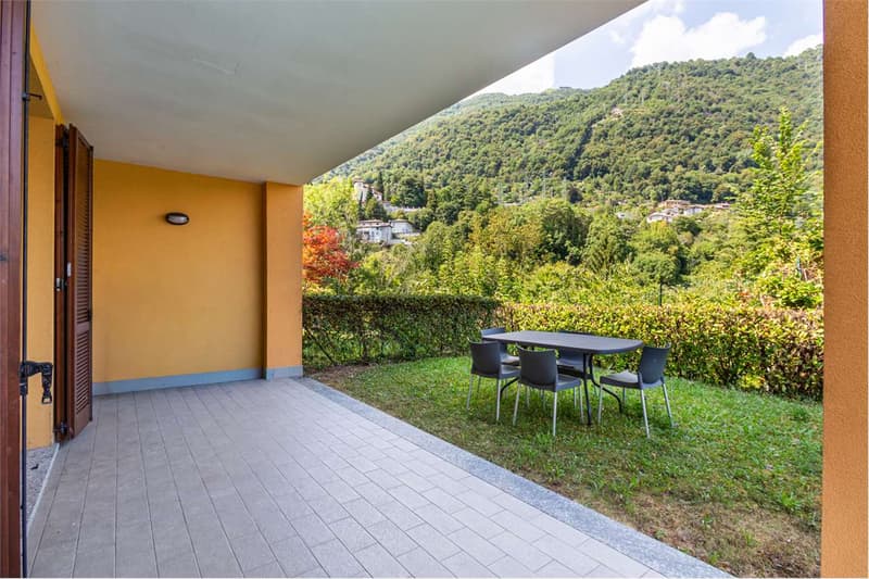 Immobile con terrazza coperta vista lago (3)