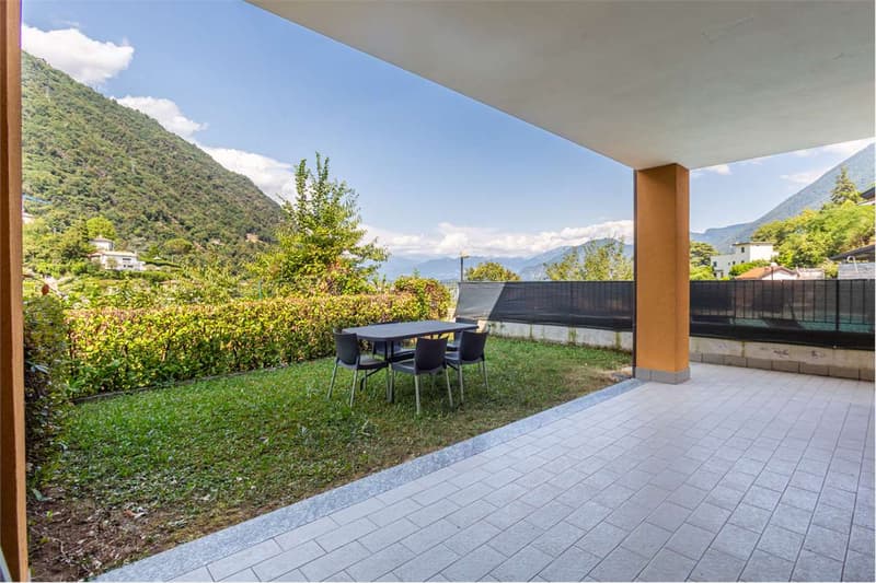 Immobile con terrazza coperta vista lago (1)