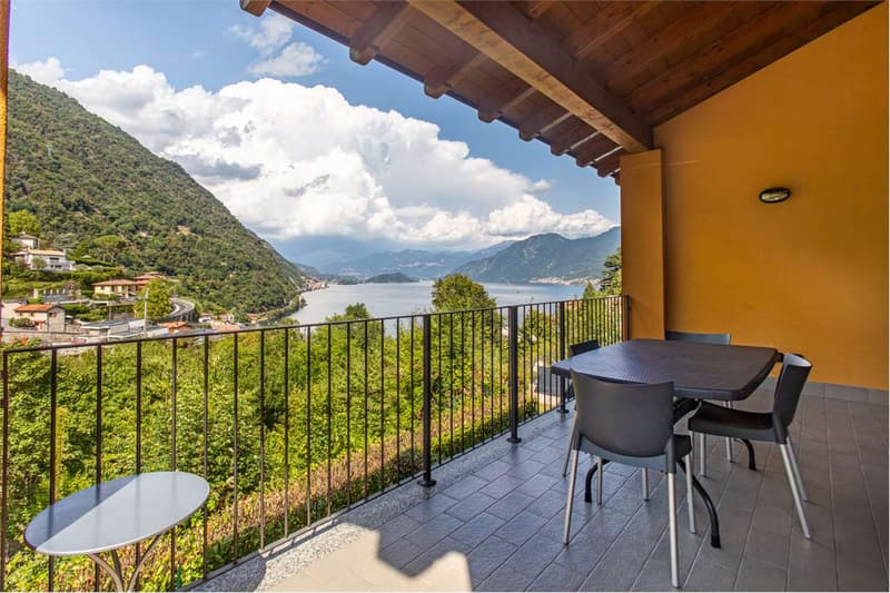 Immobile con terrazza coperta vista lago (2)