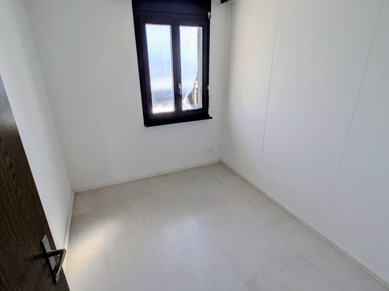 Charmante renovierte 4-Zimmer-Wohnung mit Gemeinschaftspool/Sauna und Garage in Dotzigen (10)