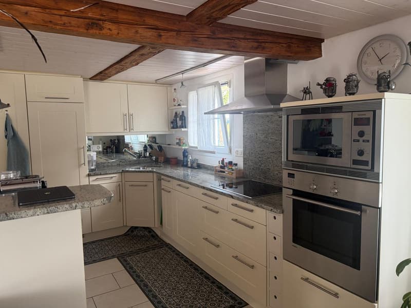 Charmantes Einfamilienhaus mit Garten in ruhiger Lage von Aeschi (4)
