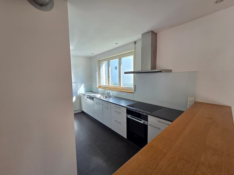 Charmantes Einfamilienhaus in Biel mit grossem Garten, Sauna und Whirlpool (9)