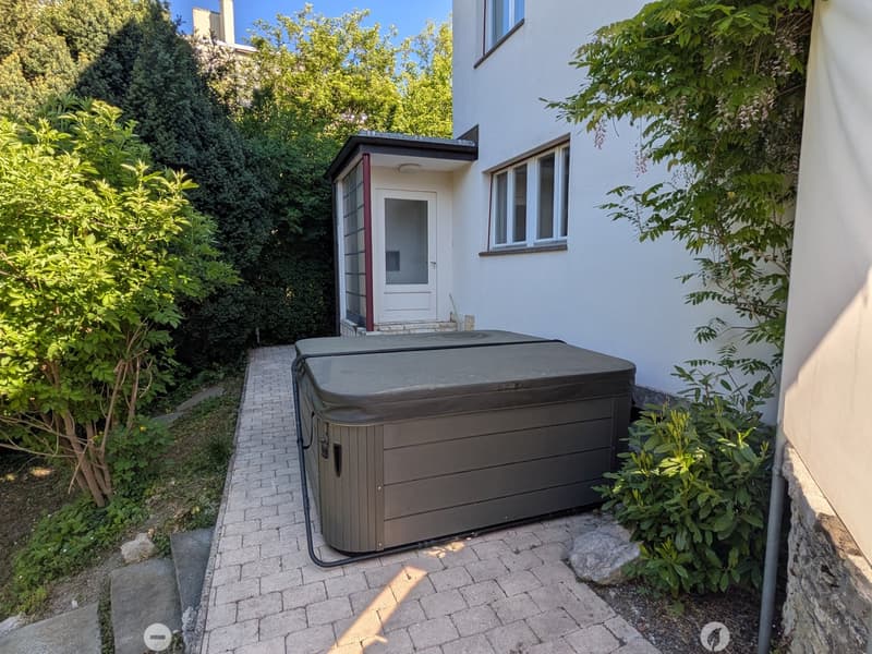 Charmantes Einfamilienhaus in Biel mit grossem Garten, Sauna und Whirlpool (5)