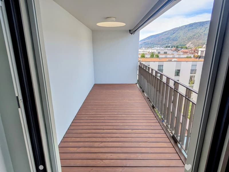 Moderne 2.5-Zimmer-Wohnung mit Stadtblick im 6. Stock in Biel (3)