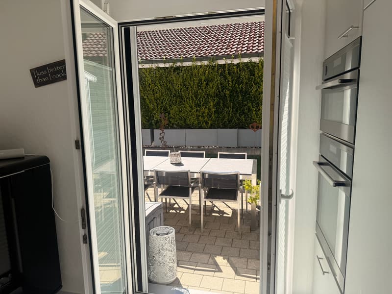 Ausgang Küche zu Pergola/Sitzplatz