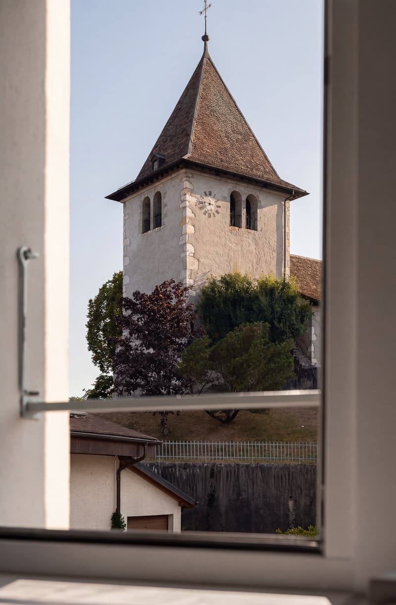A beautiful renovated historic property in the heart of the village, just moments from Nyon (15)