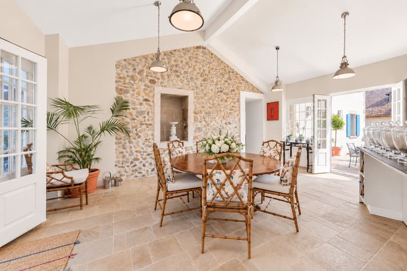 A beautiful renovated historic property in the heart of the village, just moments from Nyon (6)