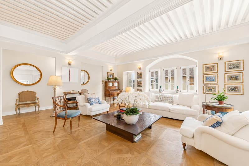A beautiful renovated historic property in the heart of the village, just moments from Nyon (5)
