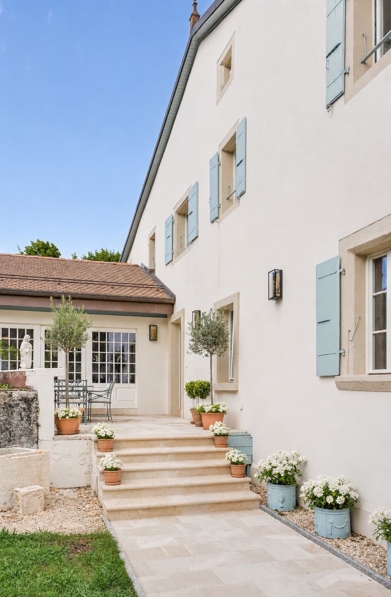 A beautiful renovated historic property in the heart of the village, just moments from Nyon (13)