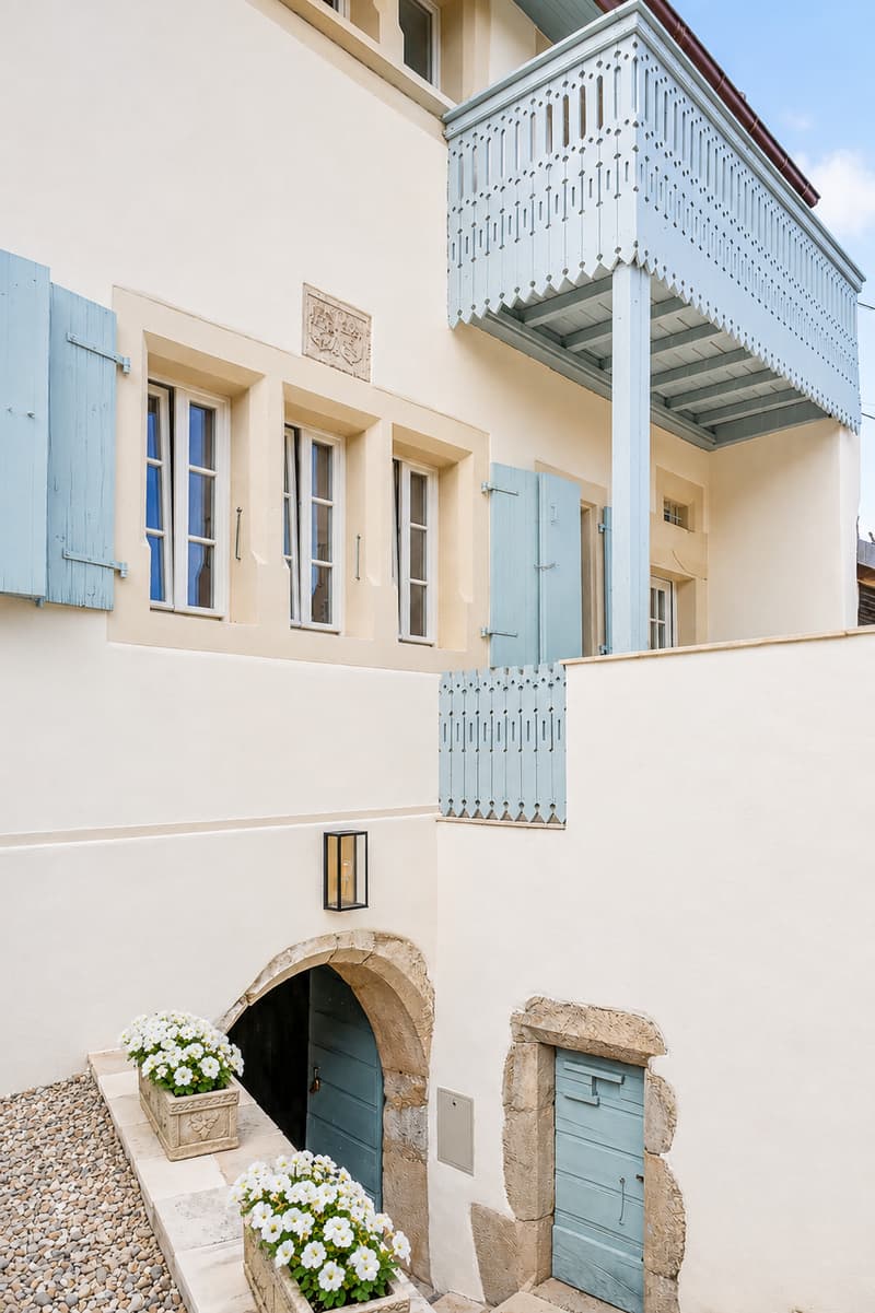 A beautiful renovated historic property in the heart of the village, just moments from Nyon (14)
