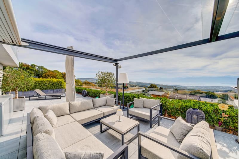 A Rare and Stunning Luxury Apartment with Spectacular Lake & Mont Blanc Views (2)