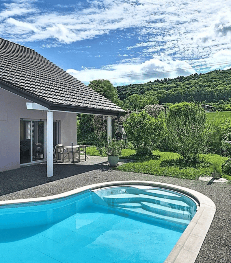 Une maison familiale avec piscine, à deux pas du lac de Neuchâtel (2)