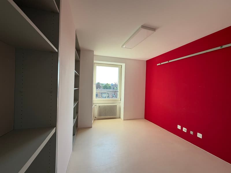 Bureau moderne, atypique, au coeur de Nyon, vue sur le lac - Place du Château (16)