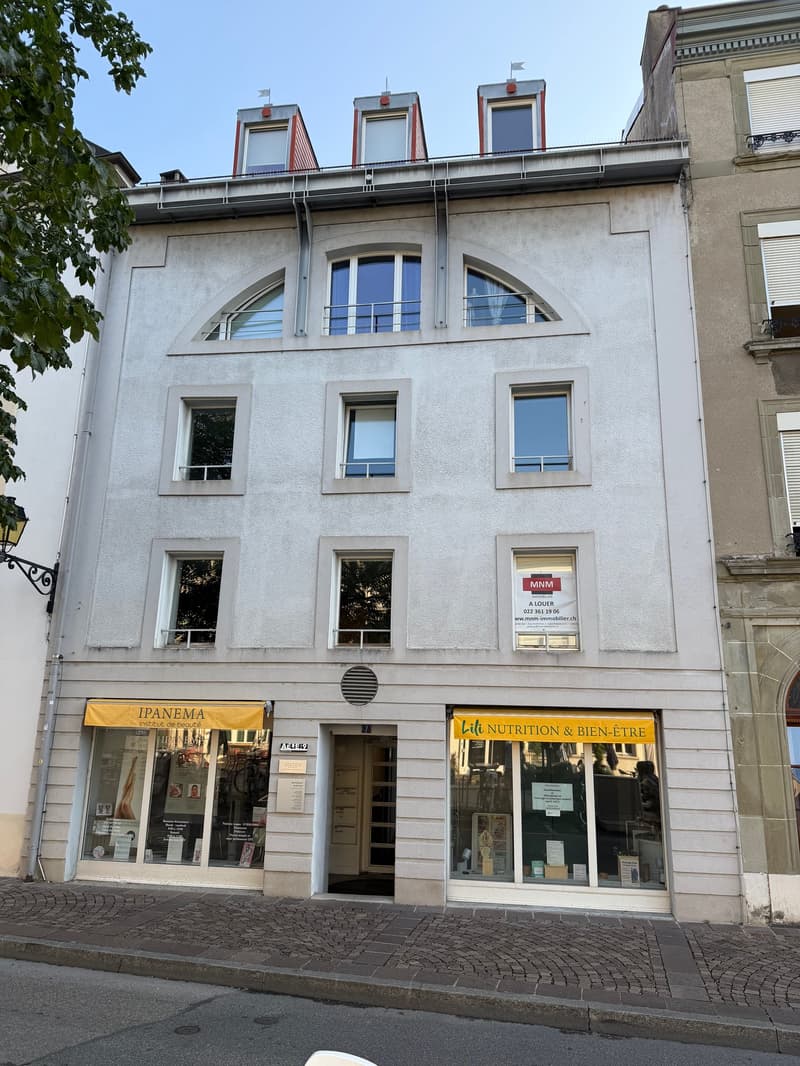 Bureau moderne, atypique, au coeur de Nyon, vue sur le lac - Place du Château (3)
