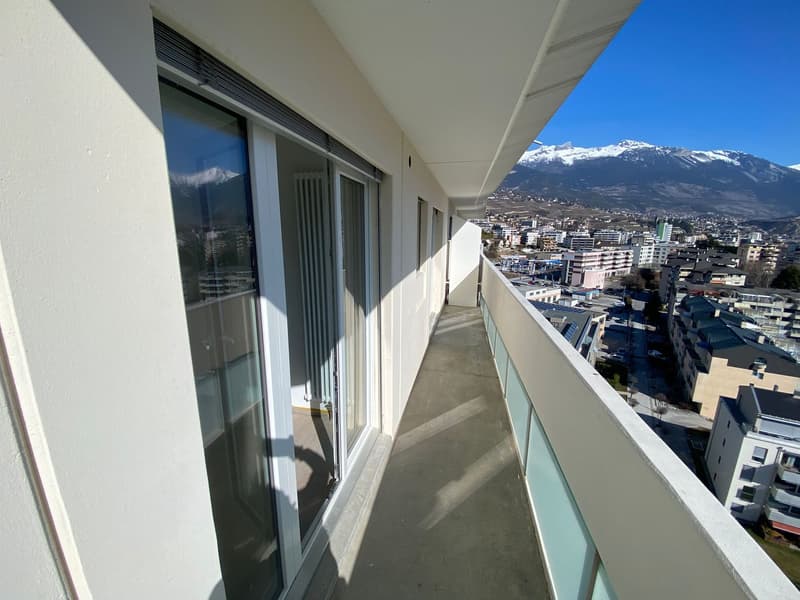 A louer charmant appartement de 2 pièces au 11ème étage à Sierre (6)