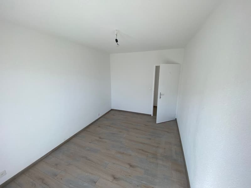 A louer charmant appartement de 2 pièces au 11ème étage à Sierre (4)