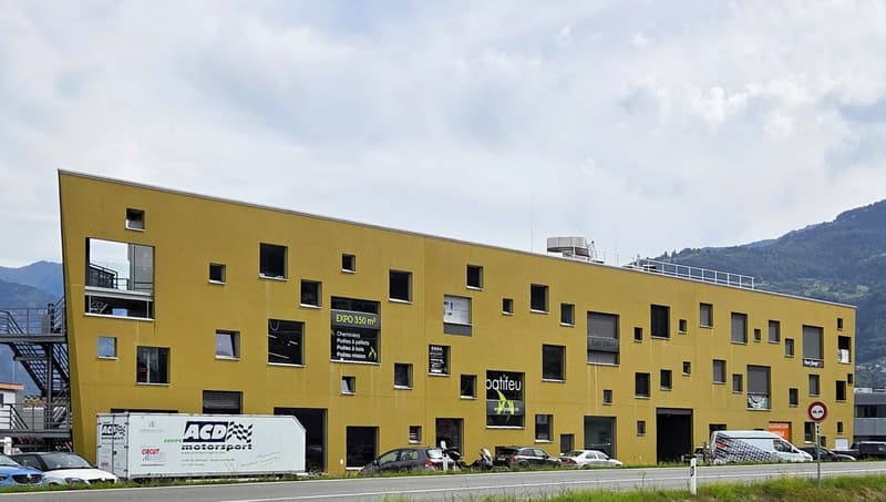 SPACIEUX LOCAL COMMERCIAL DE 110M2 (1)