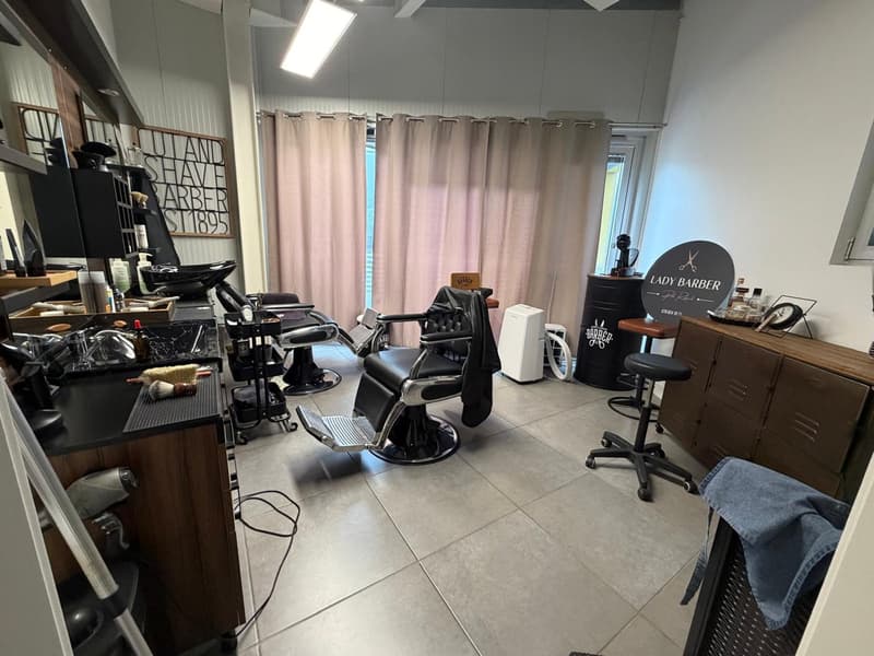 SPACIEUX LOCAL COMMERCIAL DE 110M2 (3)