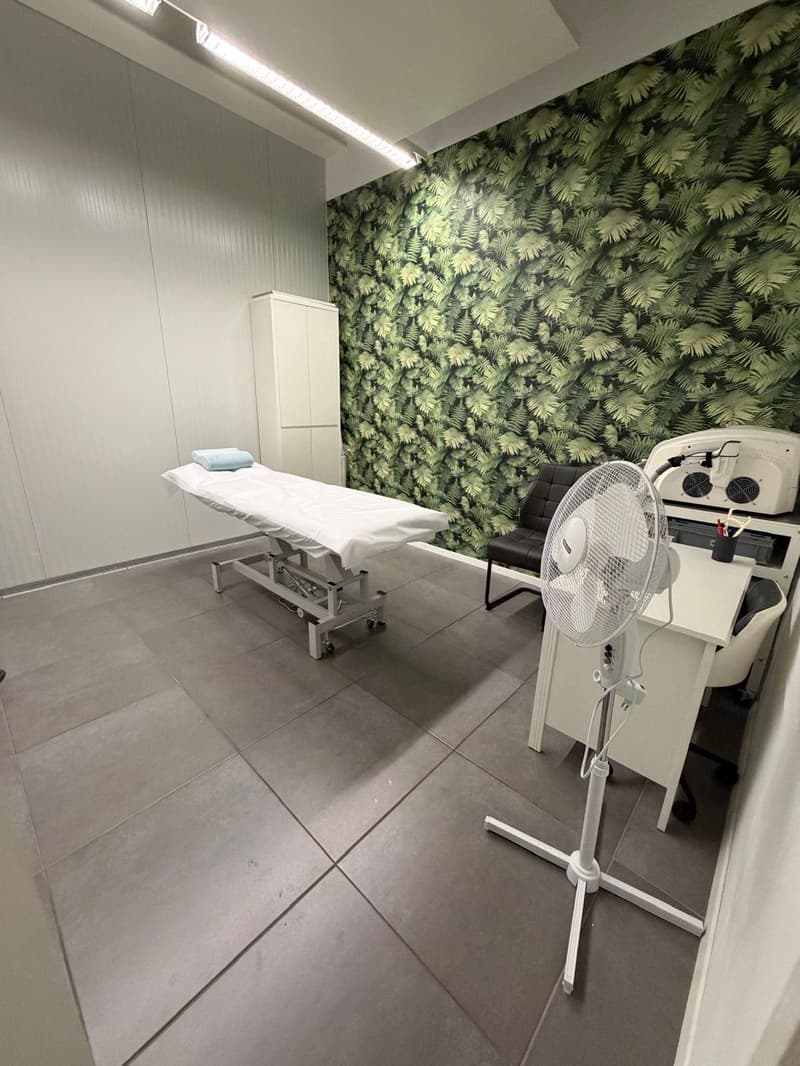 SPACIEUX LOCAL COMMERCIAL DE 110M2 (4)