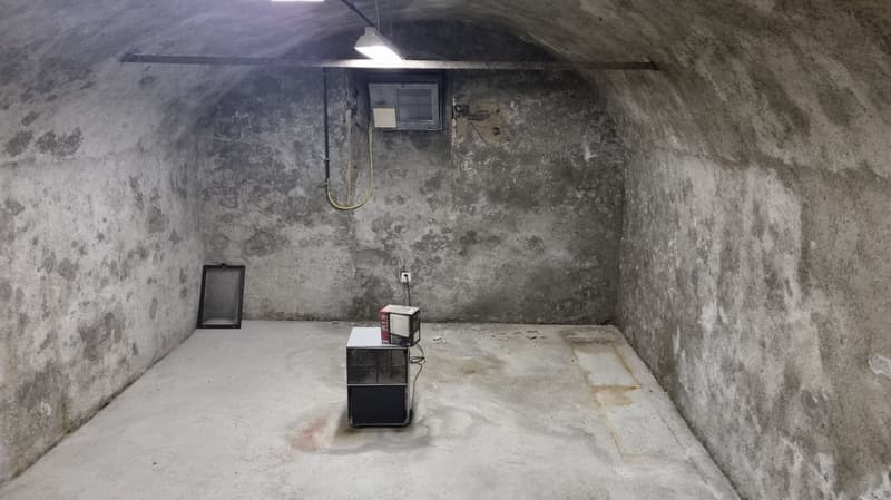 Empty concrete walled room with air ventilation system, electrical outlets and lamps