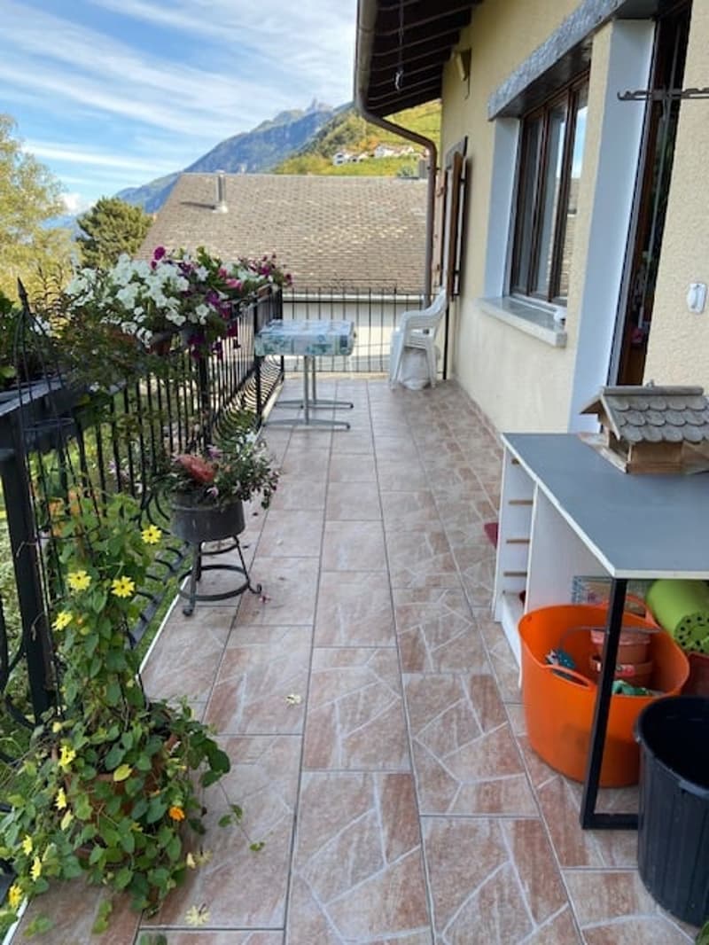 A louer à l'année villa individuelle de 6,5 pièces avec vue panoramique sur la plaine du Rhône (3)