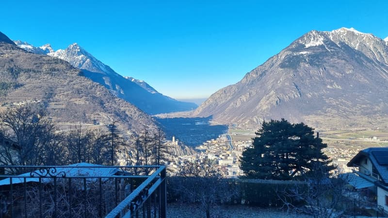 A louer à l'année villa individuelle de 6,5 pièces avec vue panoramique sur la plaine du Rhône (17)