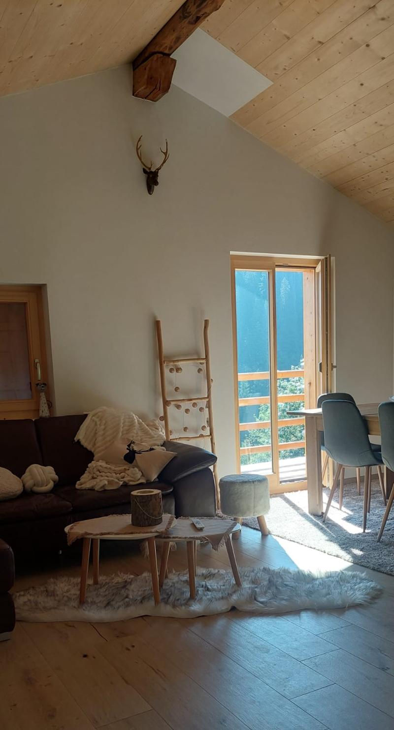 A louer à la saison petit chalet neuf meublé en dessus de Bruson (3)