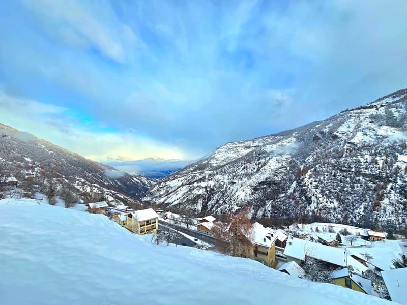 Réservé: Terrain équipé de 1047 m2 avec vue sur les montagnes et la vallée dans le Val d'Hérens (5)